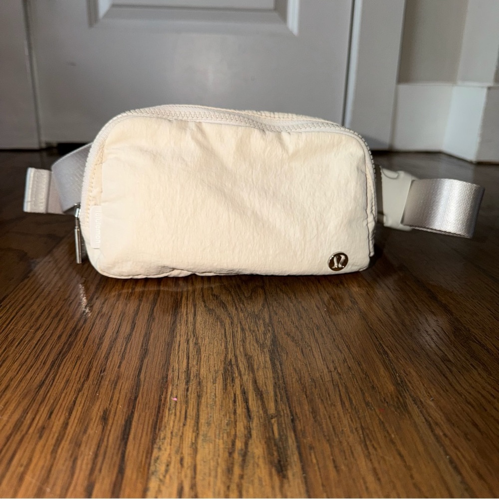 Lululemon Everywhere Belt Bag Size O / S